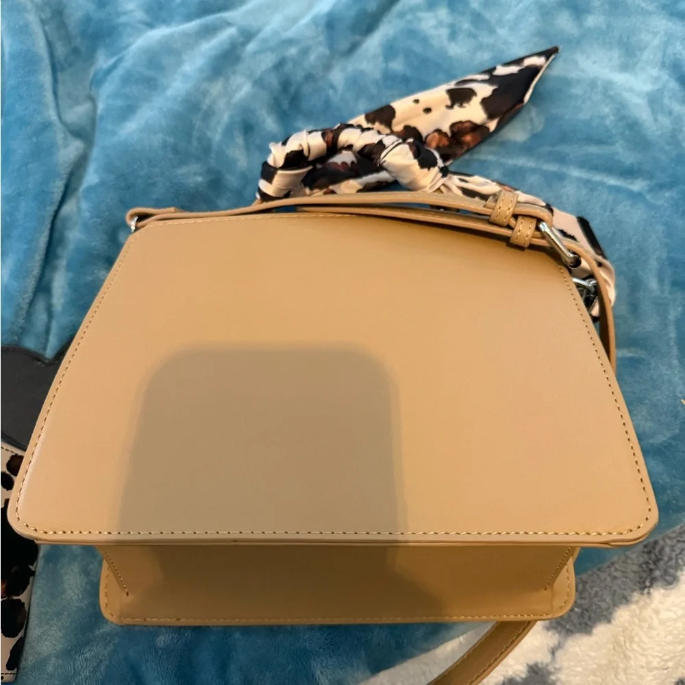Steve Madden Tan Leather Shoulder Bag with Cow Print Cardholder - Picture 7 of 8